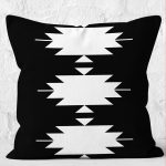 - K12061-Gorsel-2 - Realhomes RealHomes Siyah Zeminde Tribal Motifli Kilim Desenli Dijital Baskılı Yastık Kırlent Kılıfı Realhomes