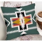 - K12062-Gorsel-1 - Realhomes RealHomes Yeşil Zeminde Geleneksel Motifli Geleneksel Desenli Dijital Baskılı Yastık Kırlent Kılıfı Realhomes