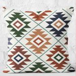 RealHomes Krem - Bej Zeminde Dokuma Motifli Eskitme Desenli Dijital Baskılı Yastık Kırlent Kılıfı Realhomes