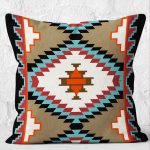 - K12070-Gorsel-2 - Realhomes RealHomes Krem - Ekru Zeminde Kilim Motifli Geleneksel Desenli Dijital Baskılı Yastık Kırlent Kılıfı Realhomes