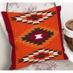 RealHomes Kırmızı Zeminde Geleneksel Motifli Kilim Desenli Dijital Baskılı Yastık Kırlent Kılıfı Realhomes
