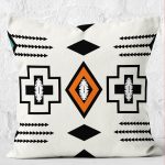 - K12072-Gorsel-2 - Realhomes RealHomes Siyah - Beyaz Zeminde Geometrik Motifli Kilim Desenli Dijital Baskılı Yastık Kırlent Kılıfı Realhomes