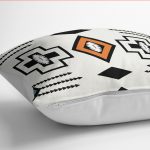 - K12072-Gorsel-3 - Realhomes RealHomes Siyah - Beyaz Zeminde Geometrik Motifli Kilim Desenli Dijital Baskılı Yastık Kırlent Kılıfı Realhomes