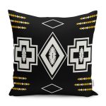 - K12073-Gorsel - Realhomes RealHomes Siyah Zeminde Kilim Motifli Geometrik Desenli Dijital Baskılı Yastık Kırlent Kılıfı Realhomes