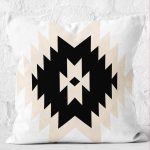 RealHomes Siyah Zeminde Etnik Motifli Kilim Desenli Dijital Baskılı Yastık Kırlent Kılıfı Realhomes
