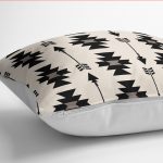 - K12078-Gorsel-3 - Realhomes RealHomes Siyah - Krem Zeminde Kilim Motifli Geometrik Desenli Dijital Baskılı Yastık Kırlent Kılıfı Realhomes