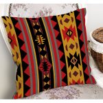 - K12085-Gorsel-1 - Realhomes RealHomes Siyah Zeminde Geometrik Motifli Kilim Desenli Dijital Baskılı Yastık Kırlent Kılıfı Realhomes