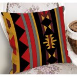 - K12086-Gorsel-1 - Realhomes RealHomes Siyah Zeminde Vintage Motifli Geleneksel Desenli Dijital Baskılı Yastık Kırlent Kılıfı Realhomes