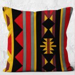 - K12086-Gorsel-2 - Realhomes RealHomes Siyah Zeminde Vintage Motifli Geleneksel Desenli Dijital Baskılı Yastık Kırlent Kılıfı Realhomes