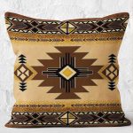 - K12090-Gorsel-2 - Realhomes RealHomes Kahverengi Zeminde Geometrik Motifli Kilim Desenli Dijital Baskılı Yastık Kırlent Kılıfı Realhomes