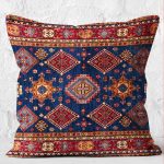 - K12094-Gorsel-2 - Realhomes RealHomes Kırmızı Zeminde Uşak Motifli Geleneksel Desenli Dijital Baskılı Yastık Kırlent Kılıfı Realhomes