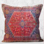 - K12095-Gorsel-2 - Realhomes RealHomes Kırmızı Zeminde Türkmen Motifli Geleneksel Desenli Dijital Baskılı Yastık Kırlent Kılıfı Realhomes