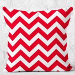 - K12107-Gorsel-2 - Realhomes RealHomes Kırmızı Zeminde Geometrik Motifli Zikzak Desenli Dijital Baskılı Yastık Kırlent Kılıfı Realhomes