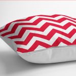 - K12107-Gorsel-3 - Realhomes RealHomes Kırmızı Zeminde Geometrik Motifli Zikzak Desenli Dijital Baskılı Yastık Kırlent Kılıfı Realhomes