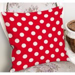 - K12108-Gorsel-1 - Realhomes RealHomes Kırmızı Zeminde Geometrik Motifli Puanlı Dijital Baskılı Yastık Kırlent Kılıfı Realhomes