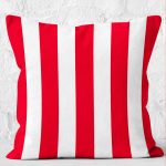 - K12110-Gorsel-2 - Realhomes RealHomes Kırmızı Zeminde Çizgili Motifli Geometrik Desenli Dijital Baskılı Yastık Kırlent Kılıfı Realhomes