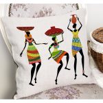 - K12114-Gorsel-1 - Realhomes RealHomes Beyaz Zeminde Afrika Kadın Motifli Etnik Desenli Dijital Baskılı Yastık Kırlent Kılıfı Realhomes