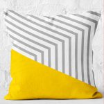 - K12118-Gorsel-2 - Realhomes  RealHomes Sarı - Gri Zeminde Geometrik Motifli Çizgili Desenli Dijital Baskılı Yastık Kırlent Kılıfı Realhomes