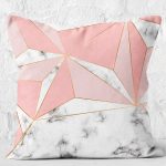 - K12124-Gorsel-2 - Realhomes RealHomes Beyaz - Pembe Zeminde Geometrik Motifli Mermer Desenli Dijital Baskılı Yastık Kırlent Kılıfı Realhomes