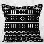 - K12130-Gorsel-2 - Realhomes RealHomes Siyah - Beyaz Zeminde İskandinav Motifli Geometrik Desenli Dijital Baskılı Yastık Kırlent Kılıfı Realhomes