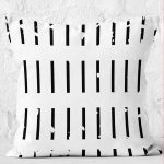 RealHomes Siyah - Beyaz Zeminde Eskitme Motifli Çizgili Desenli Dijital Baskılı Yastık Kırlent Kılıfı Realhomes