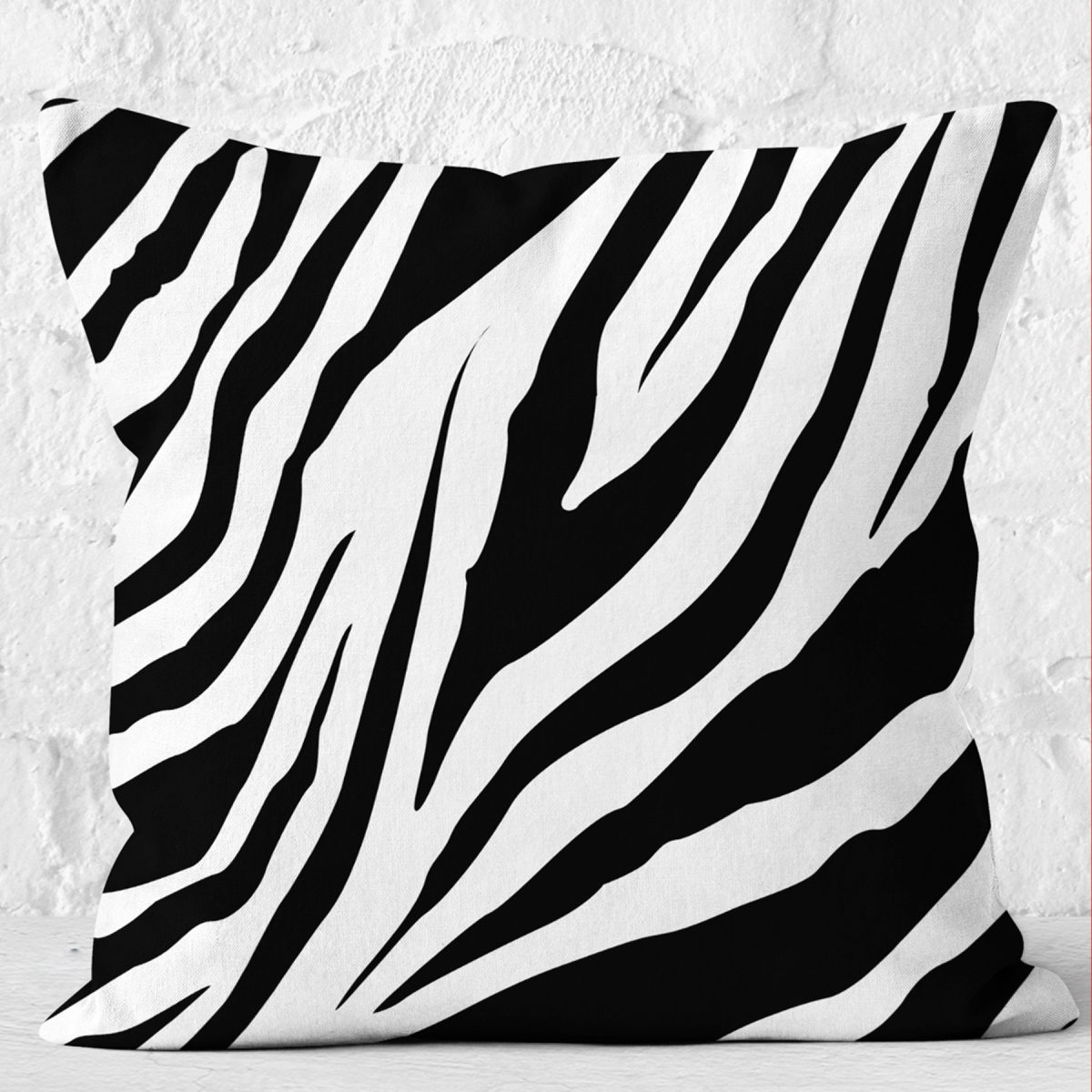 RealHomes Siyah - Beyaz Zeminde Post Motifli Zebra Desenli Dijital Baskılı Yastık Kırlent Kılıfı Realhomes