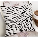 - K12145-Gorsel-1 - Realhomes RealHomes Siyah - Beyaz Zeminde Zebra Motifli Post Desenli Dijital Baskılı Yastık Kırlent Kılıfı Realhomes