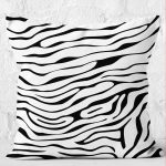 - K12145-Gorsel-2 - Realhomes RealHomes Siyah - Beyaz Zeminde Zebra Motifli Post Desenli Dijital Baskılı Yastık Kırlent Kılıfı Realhomes