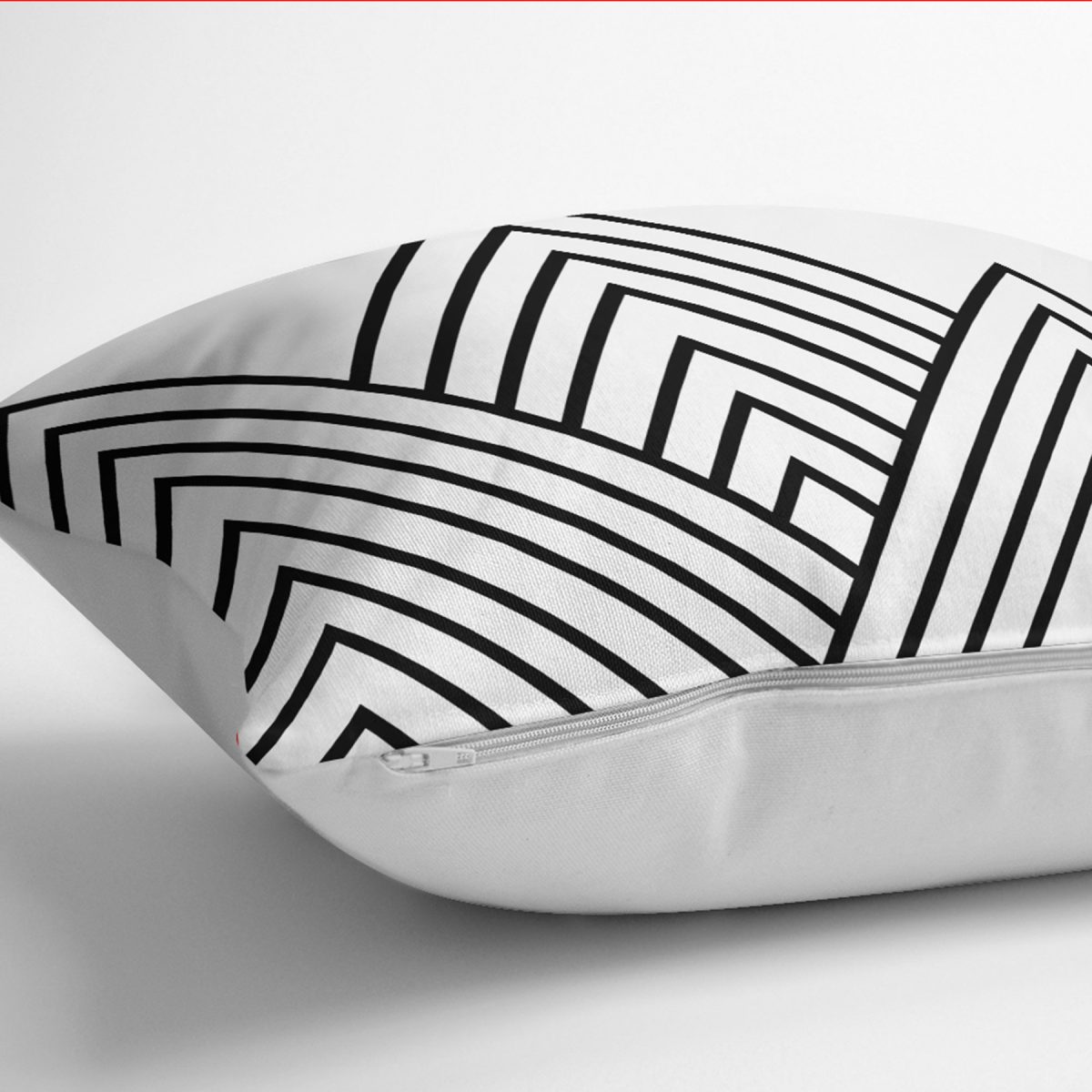 RealHomes Siyah - Beyaz Zeminde Üçgen Motifli Geometrik Desenli Dijital Baskılı Yastık Kırlent Kılıfı Realhomes