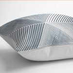 RealHomes Gri - Mavi Zeminde Üçgen Motifli Geometrik Desenli Dijital Baskılı Yastık Kırlent Kılıfı Realhomes