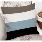 - K12174-Gorsel-1 - Realhomes RealHomes Siyah - Mavi Zeminde Geometrik Motifli Çizgili Desenli Dijital Baskılı Yastık Kırlent Kılıfı Realhomes