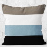 - K12174-Gorsel-2 - Realhomes RealHomes Siyah - Mavi Zeminde Geometrik Motifli Çizgili Desenli Dijital Baskılı Yastık Kırlent Kılıfı Realhomes