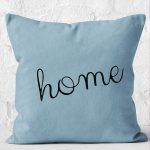 - K12178-Gorsel-2 - Realhomes RealHomes Mavi - Siyah Zeminde Home Yazılı Düz Renk Desenli Dijital Baskılı Yastık Kırlent Kılıfı Realhomes