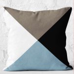 RealHomes Siyah - Mavi Zeminde Üçgen Motifli Geometrik Desenli Dijital Baskılı Yastık Kırlent Kılıfı Realhomes