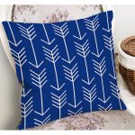 - K12188-Gorsel-1 - Realhomes RealHomes Lacivert Zeminde Ok Motifli İskandinav Desenli Dijital Baskılı Yastık Kırlent Kılıfı Realhomes