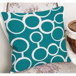 - K12198-Gorsel-1 - Realhomes  RealHomes Turkuaz Zeminde Dairesel Motifli Geometrik Desenli Dijital Baskılı Yastık Kırlent Kılıfı Realhomes