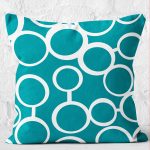 - K12198-Gorsel-2 - Realhomes  RealHomes Turkuaz Zeminde Dairesel Motifli Geometrik Desenli Dijital Baskılı Yastık Kırlent Kılıfı Realhomes