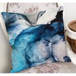 - K12216-Gorsel-1 - Realhomes RealHomes Lacivert Zeminde Kanvas Motifli Boyama Desenli Dijital Baskılı Yastık Kırlent Kılıfı Realhomes