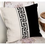 - K12219-Gorsel-1 - Realhomes RealHomes Siyah - Gold Zeminde Klasik Motifli Geometrik Desenli Dijital Baskılı Yastık Kırlent Kılıfı Realhomes