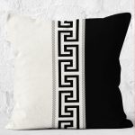 - K12219-Gorsel-2 - Realhomes RealHomes Siyah - Gold Zeminde Klasik Motifli Geometrik Desenli Dijital Baskılı Yastık Kırlent Kılıfı Realhomes