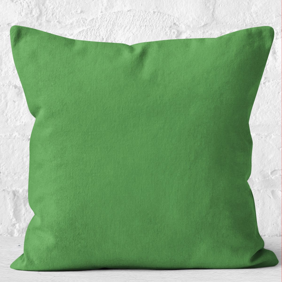 RealHomes Yeşil Zeminde Düz Renk Motifli Yeşil Desenli Dijital Baskılı Yastık Kırlent Kılıfı Realhomes