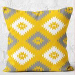 - K12224-Gorsel-2 - Realhomes RealHomes Gri - Sarı Zeminde Etnik Motifli Geometrik Desenli Dijital Baskılı Yastık Kırlent Kılıfı Realhomes