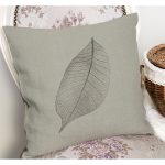 - K12228-Gorsel-1 - Realhomes  RealHomes Haki Zeminde Eskitme Motifli Yaprak Desenli Dijital Baskılı Yastık Kırlent Kılıfı Realhomes