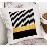 - K12247-Gorsel-1 - Realhomes  RealHomes Gold - Siyah Zeminde Modern Sanat Motifli Altın Desenli Dijital Baskılı Yastık Kırlent Kılıfı Realhomes