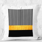 - K12247-Gorsel-2 - Realhomes  RealHomes Gold - Siyah Zeminde Modern Sanat Motifli Altın Desenli Dijital Baskılı Yastık Kırlent Kılıfı Realhomes