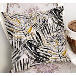 RealHomes Siyah - Gri Zeminde Tropik Motifli Yaprak Desenli Dijital Baskılı Yastık Kırlent Kılıfı Realhomes