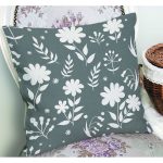 - K12276-Gorsel-1 - Realhomes RealHomes Gri - Beyaz Zeminde Yaprak Motifli Floral Desenli Dijital Baskılı Yastık Kırlent Kılıfı Realhomes