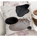 - K12300-Gorsel-1 - Realhomes RealHomes Siyah - Kahverengi Zeminde Kanvas Motifli Yağlıboya Desenli Dijital Baskılı Yastık Kırlent Kılıfı Realhomes