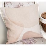 - K12304-Gorsel-1 - Realhomes RealHomes Krem - Kahverengi Zeminde Bohem Motifli Modern Sanat Desenli Dijital Baskılı Yastık Kırlent Kılıfı Realhomes