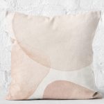 - K12304-Gorsel-2 - Realhomes RealHomes Krem - Kahverengi Zeminde Bohem Motifli Modern Sanat Desenli Dijital Baskılı Yastık Kırlent Kılıfı Realhomes